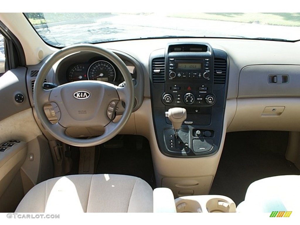 2008 Kia Sedona LX Beige Dashboard Photo #69467686