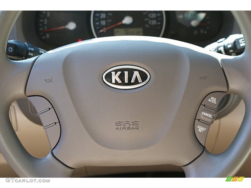 2008 Kia Sedona LX Controls Photo #69467704