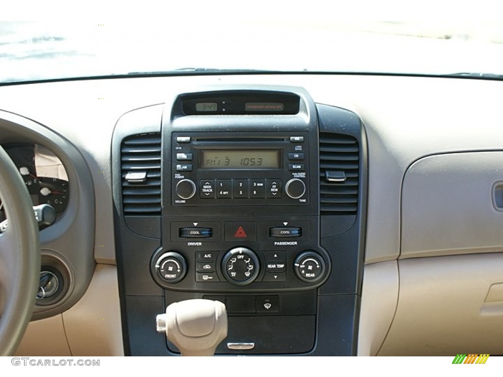 2008 Kia Sedona LX Controls Photo #69467722