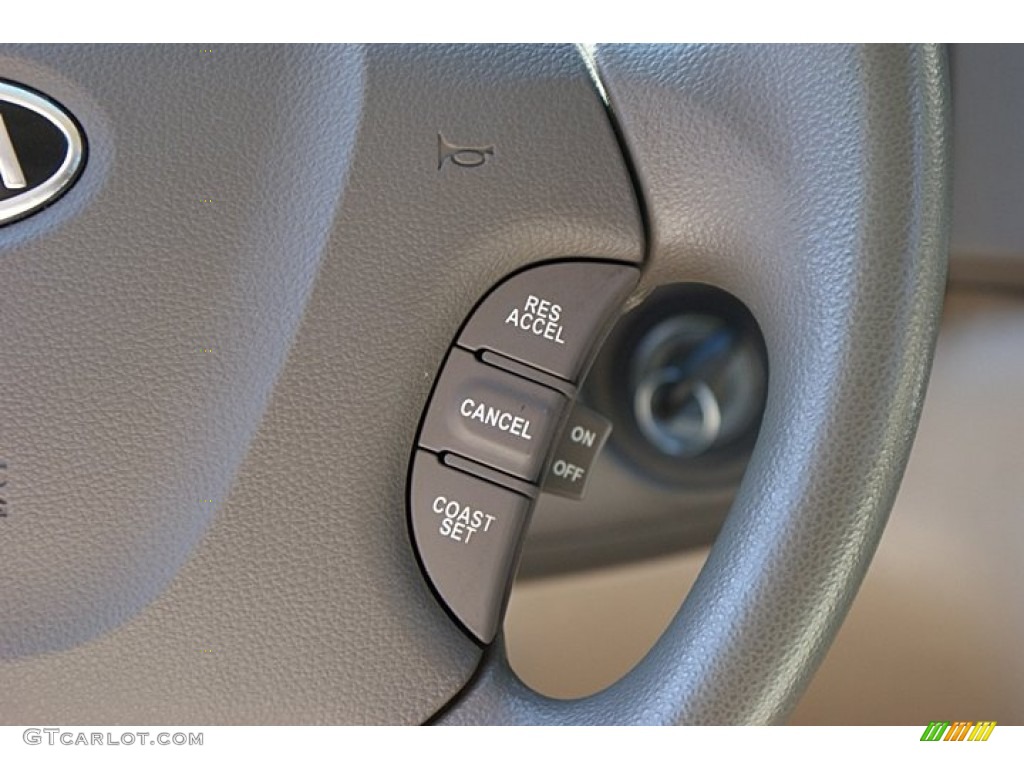 2008 Kia Sedona LX Controls Photo #69467782