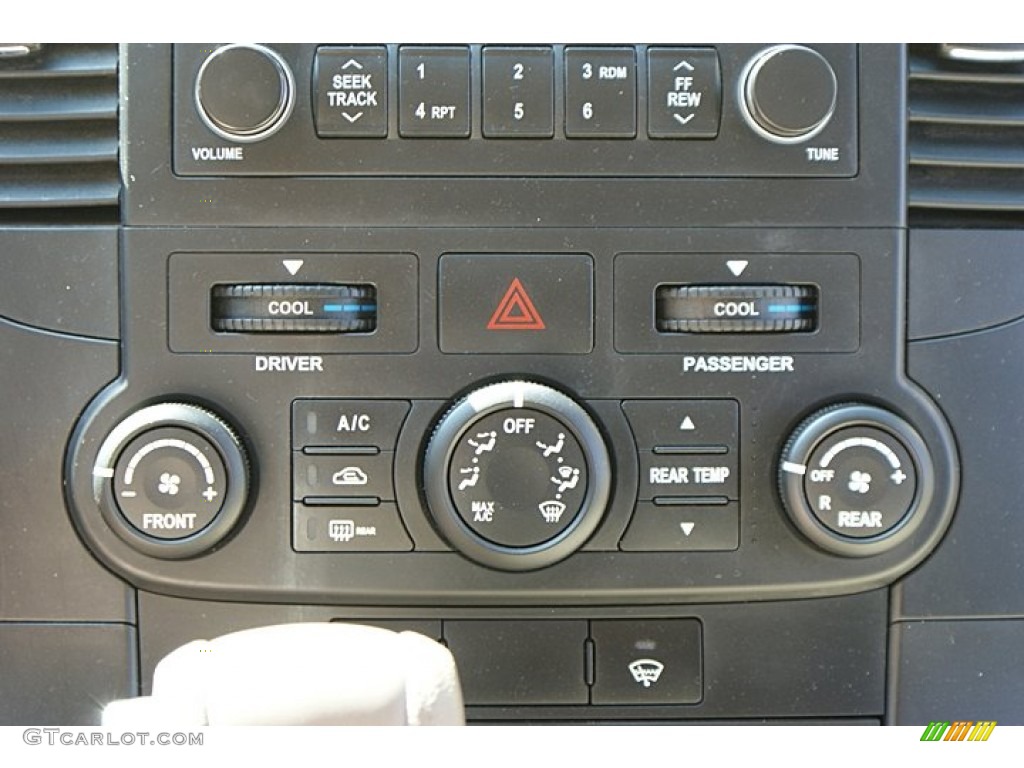 2008 Kia Sedona LX Controls Photo #69467797
