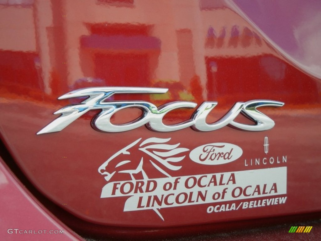 2013 Focus SE Sedan - Ruby Red / Charcoal Black photo #4