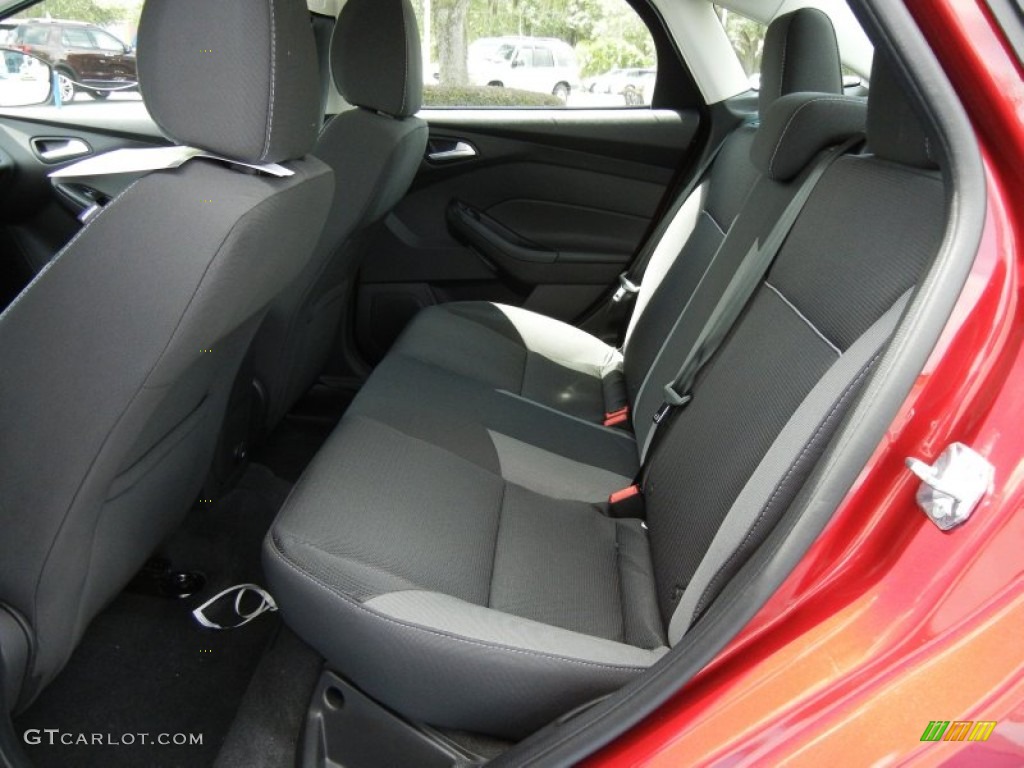 2013 Focus SE Sedan - Ruby Red / Charcoal Black photo #6