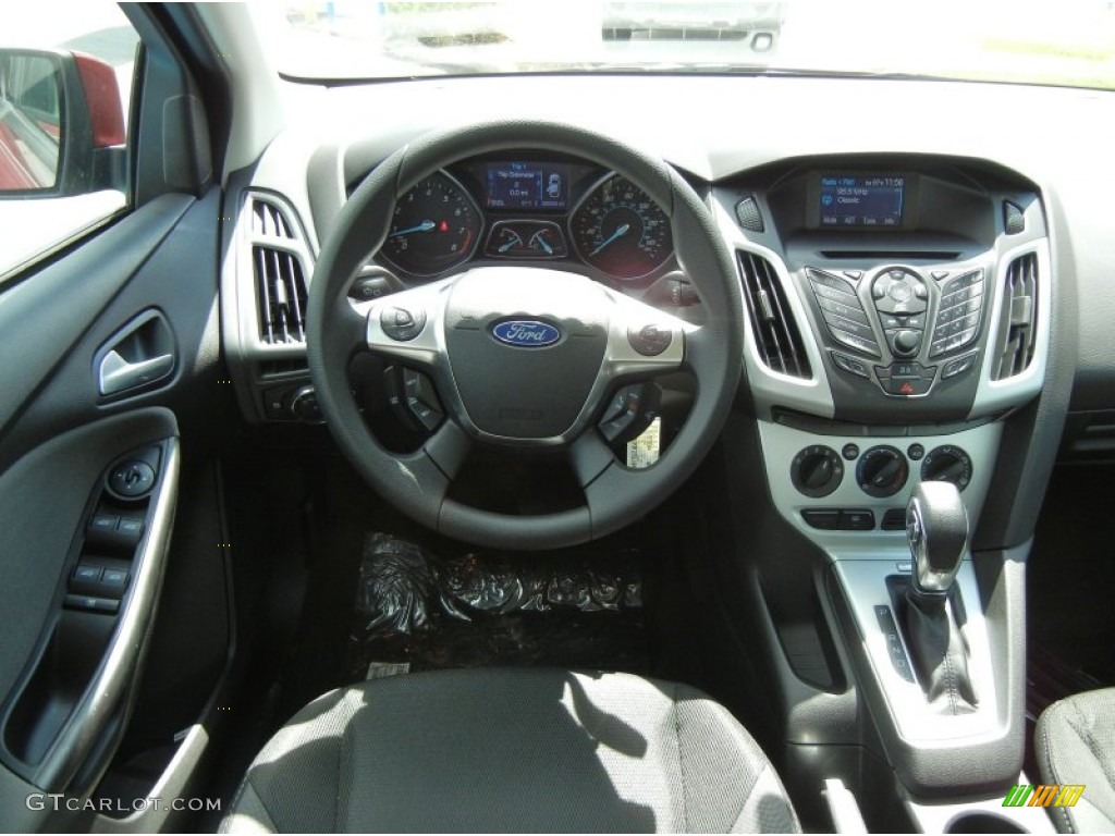 2013 Focus SE Sedan - Ruby Red / Charcoal Black photo #7