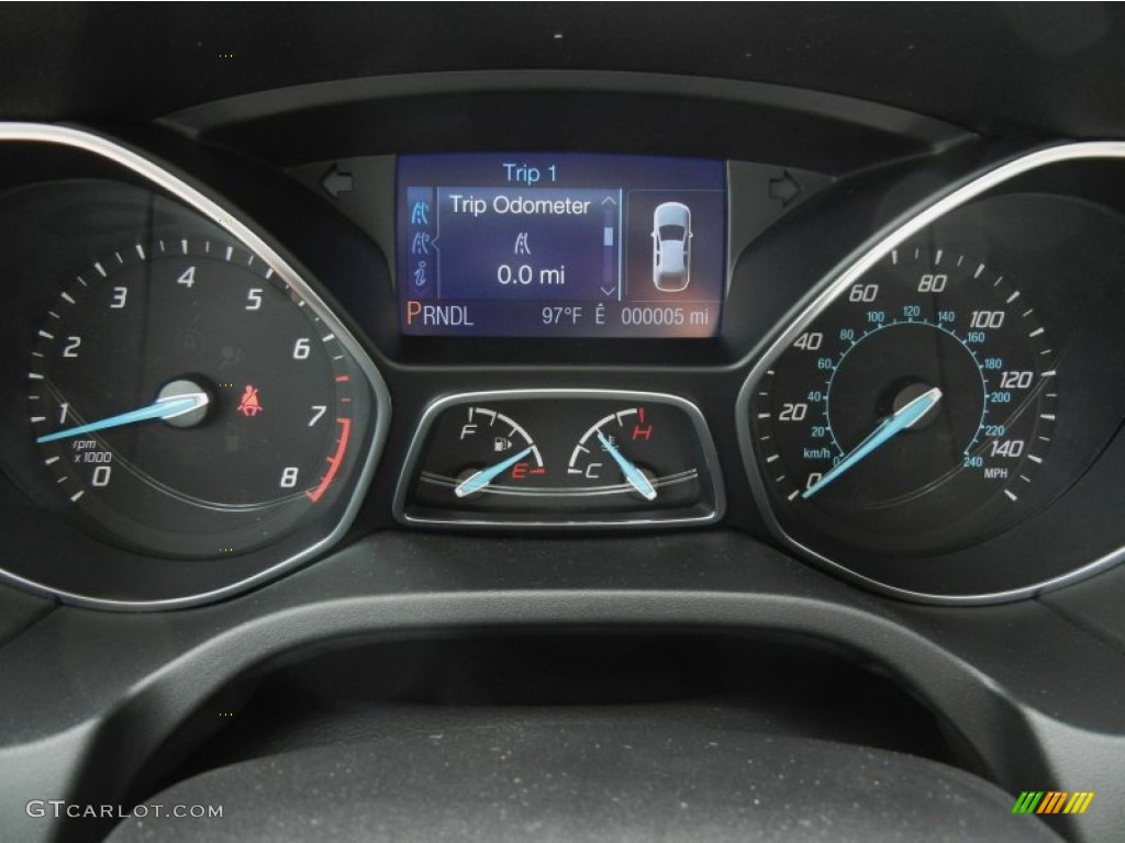 2013 Focus SE Sedan - Ruby Red / Charcoal Black photo #8