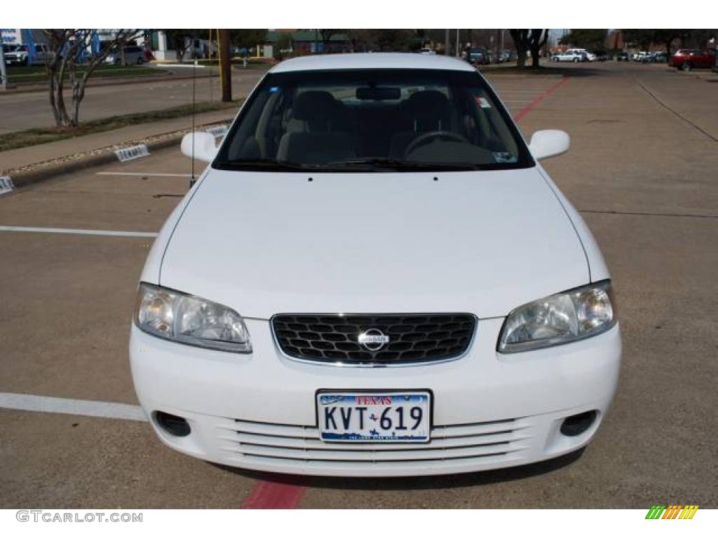 2001 Sentra GXE - Avalanche White / Sand photo #2