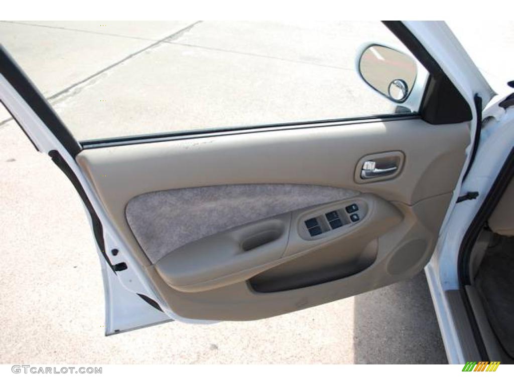 2001 Sentra GXE - Avalanche White / Sand photo #15