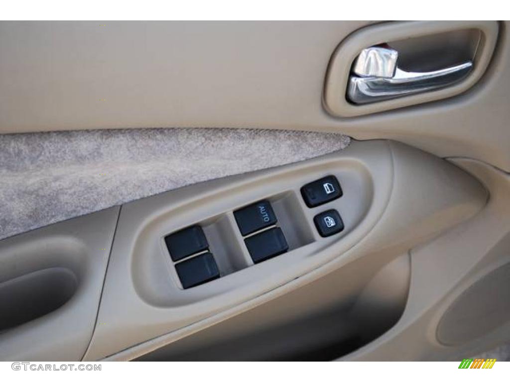2001 Sentra GXE - Avalanche White / Sand photo #16