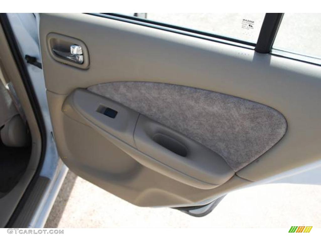 2001 Sentra GXE - Avalanche White / Sand photo #25