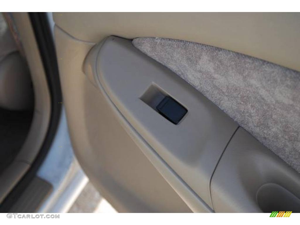 2001 Sentra GXE - Avalanche White / Sand photo #26