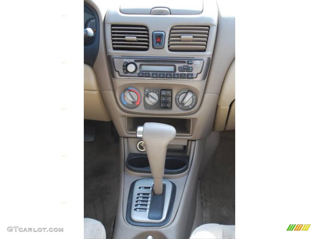 2001 Sentra GXE - Avalanche White / Sand photo #30