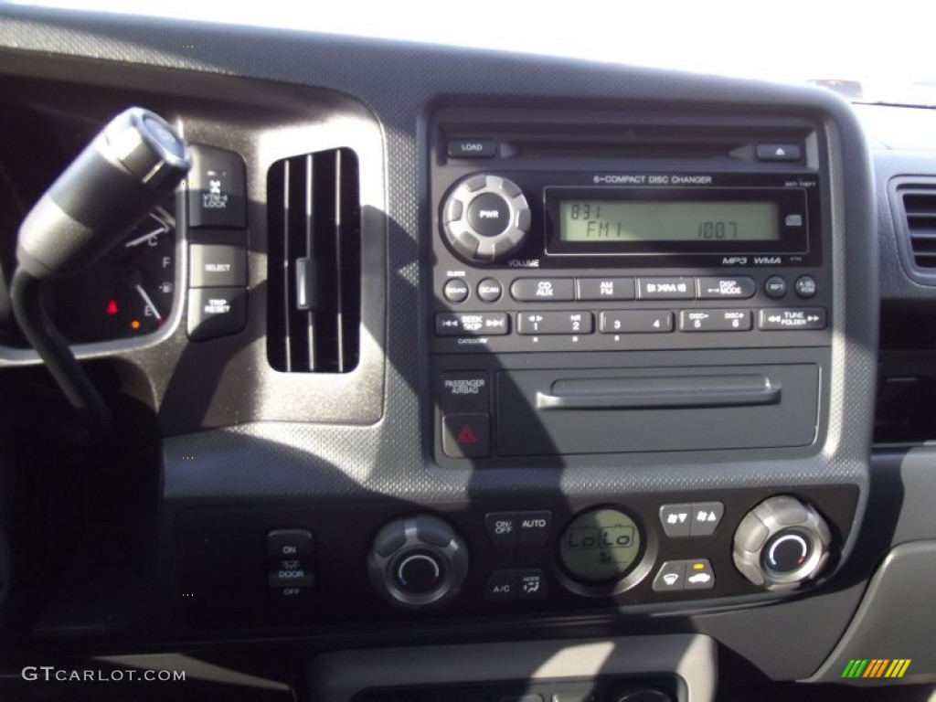 2010 Honda Ridgeline RTL Controls Photo #69486742