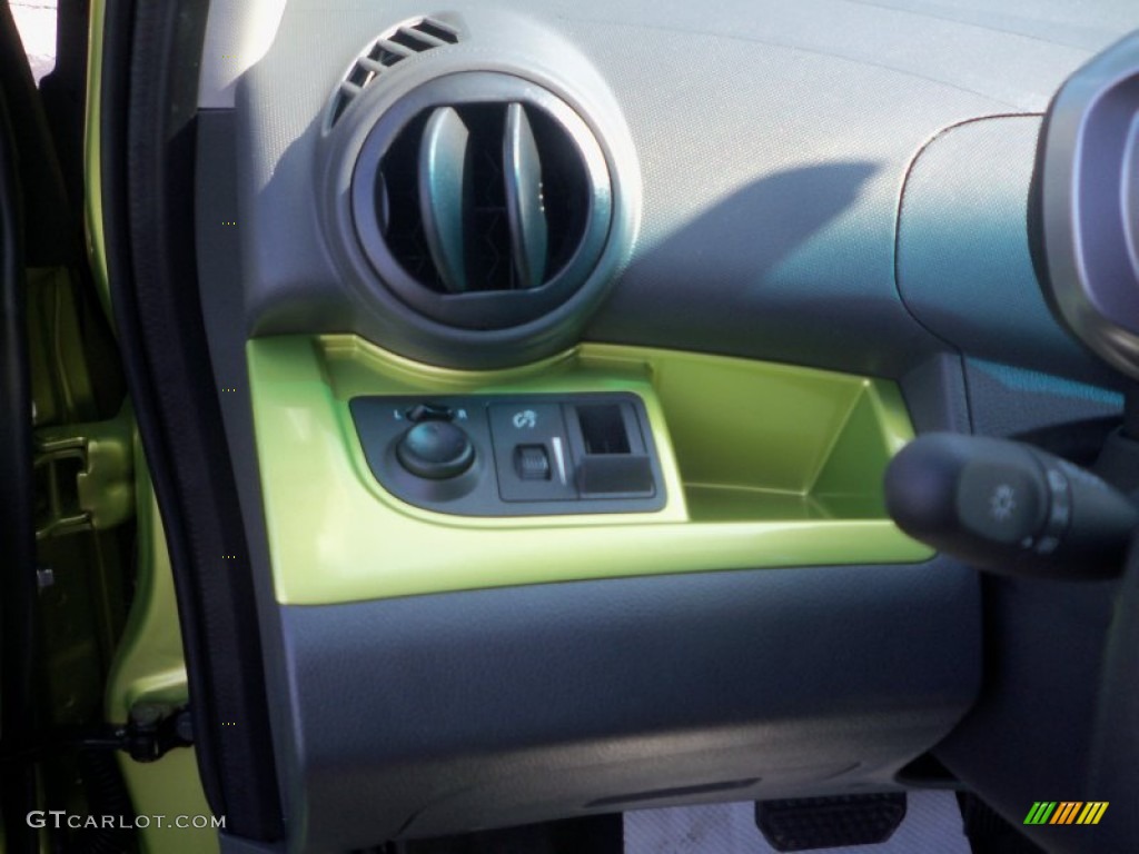 2013 Chevrolet Spark LT Controls Photo #69487000
