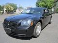 2005 Brilliant Black Crystal Pearl Dodge Magnum SXT  photo #2