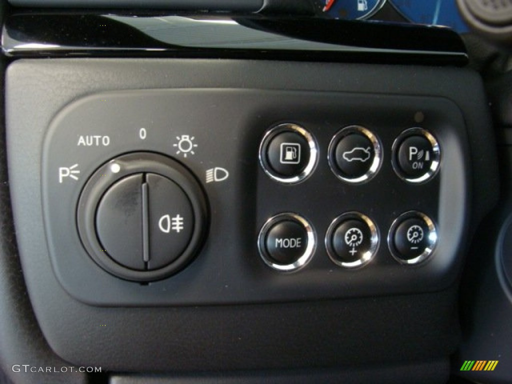 2013 Maserati GranTurismo Sport Coupe Controls Photo #69489721