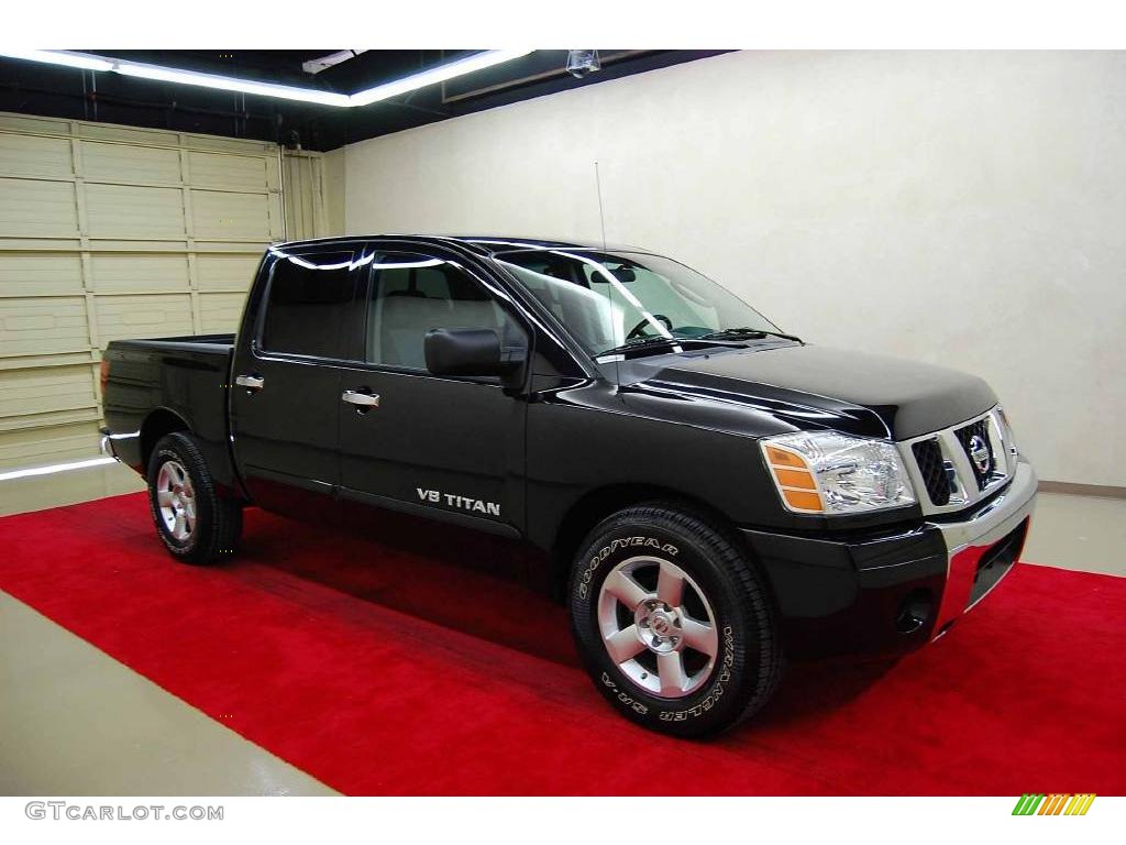 2007 Titan SE Crew Cab - Galaxy Black / Steel Gray photo #2