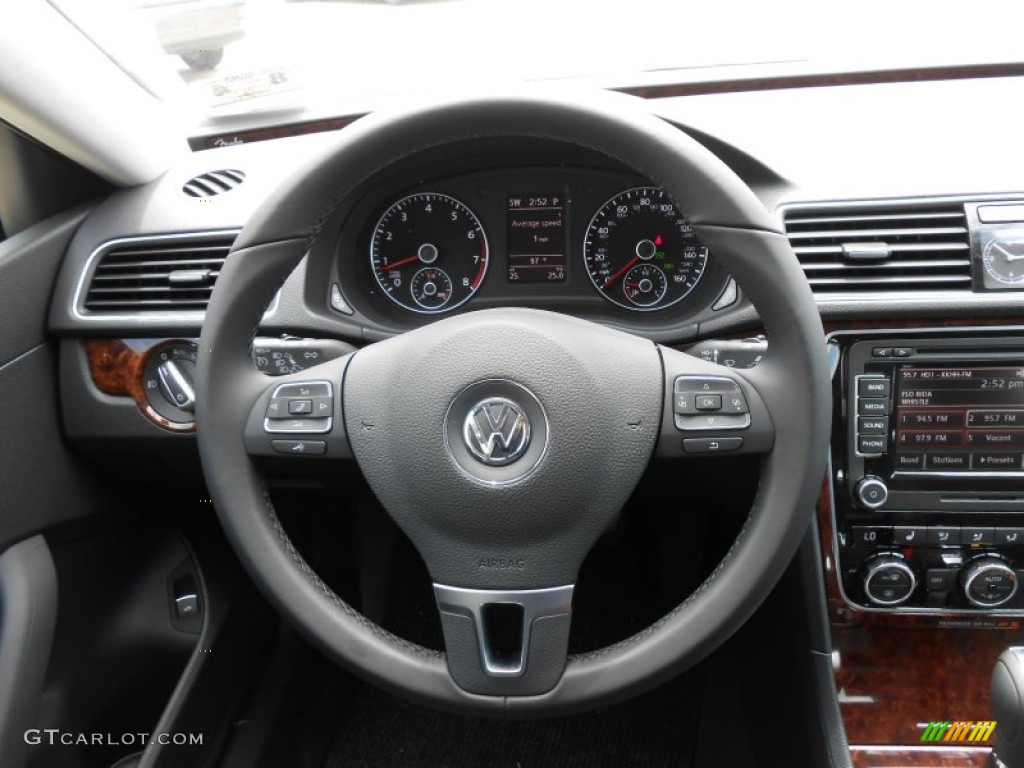 2013 Volkswagen Passat 2.5L SEL Titan Black Steering Wheel Photo #69493015