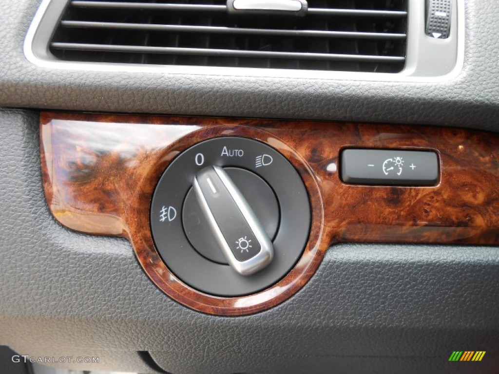 2013 Volkswagen Passat 2.5L SEL Controls Photo #69493075