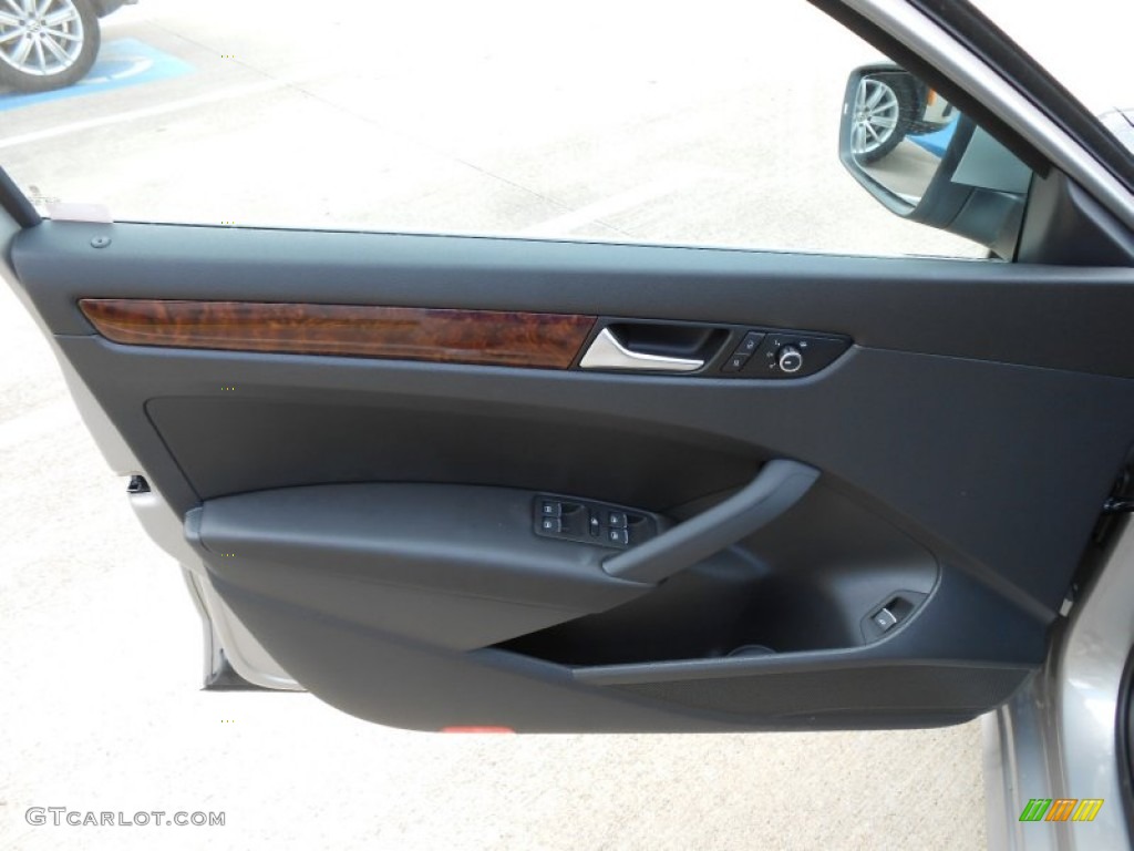 2013 Volkswagen Passat 2.5L SEL Titan Black Door Panel Photo #69493912