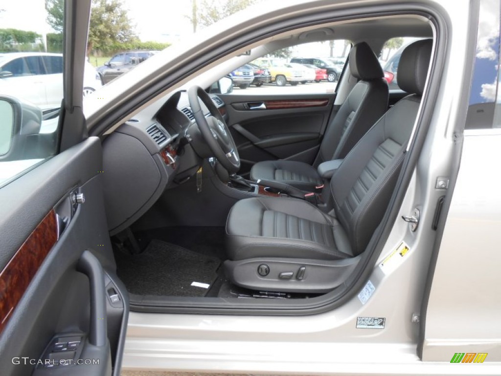 Titan Black Interior 2013 Volkswagen Passat 2.5L SEL Photo #69493921