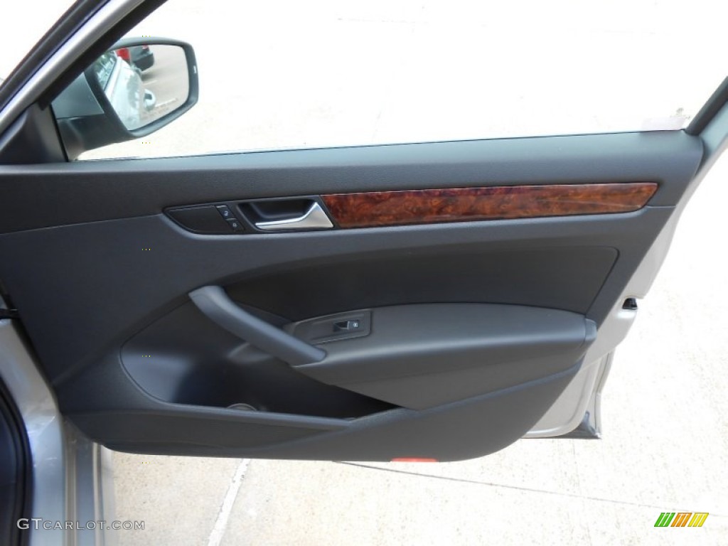2013 Volkswagen Passat 2.5L SEL Titan Black Door Panel Photo #69493930