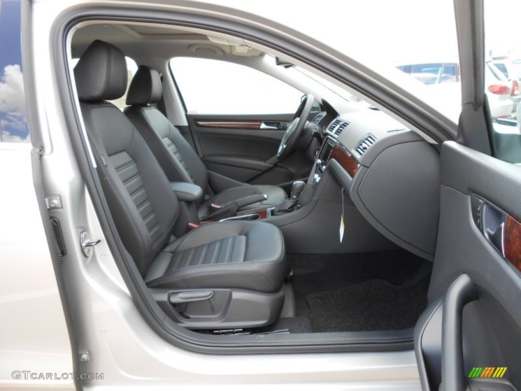 Titan Black Interior 2013 Volkswagen Passat 2.5L SEL Photo #69493939