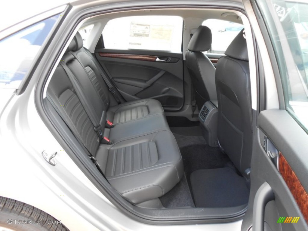 Titan Black Interior 2013 Volkswagen Passat 2.5L SEL Photo #69493945