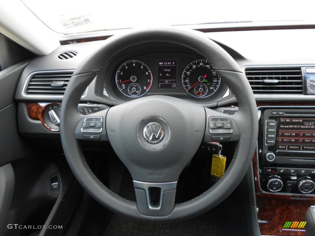 2013 Volkswagen Passat 2.5L SEL Titan Black Steering Wheel Photo #69493963