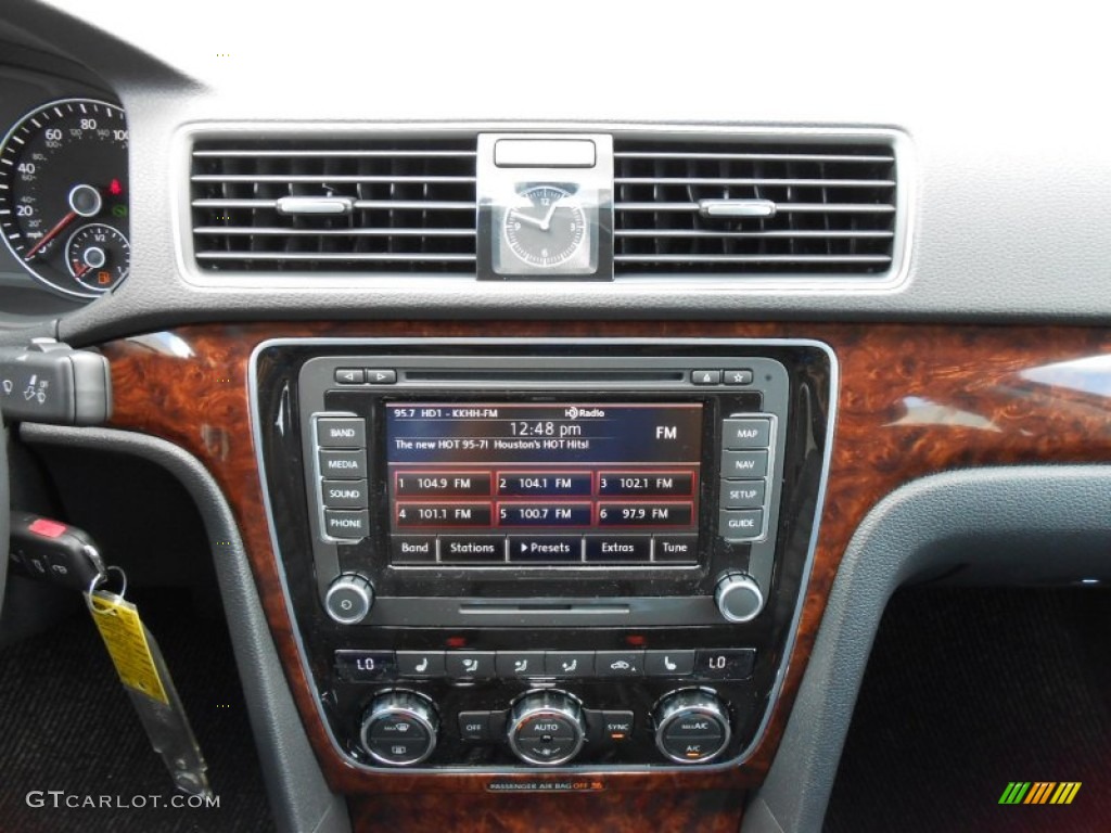 2013 Volkswagen Passat 2.5L SEL Controls Photo #69493972