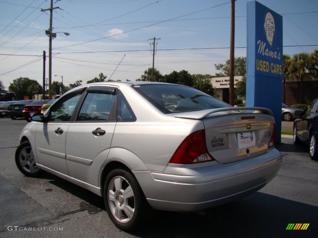 2003 Focus ZTS Sedan - CD Silver Metallic / Medium Graphite photo #30