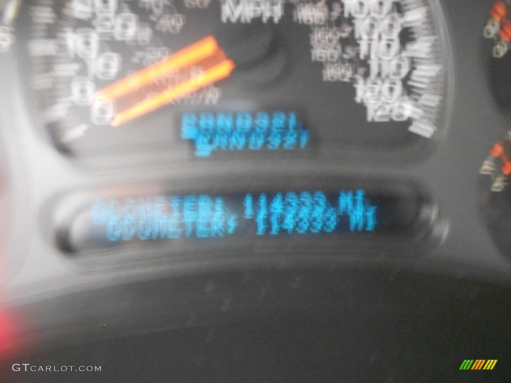 2003 Suburban 1500 LS 4x4 - Black / Gray/Dark Charcoal photo #8