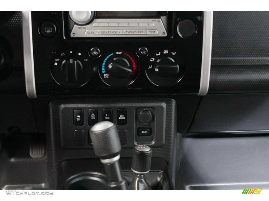 2010 Toyota FJ Cruiser 4WD Controls Photo #69495286