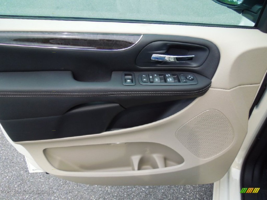2013 Chrysler Town & Country Touring Black/Light Graystone Door Panel Photo #69500764