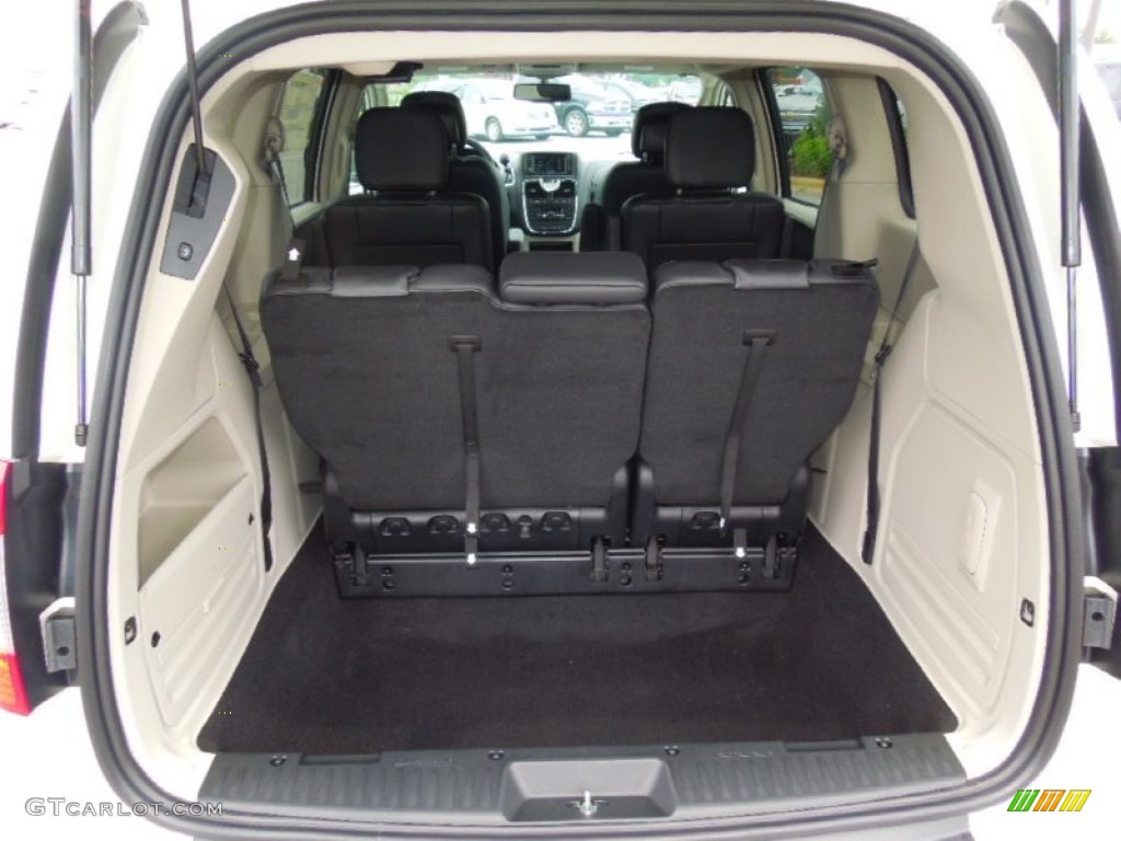 2013 Chrysler Town & Country Touring Trunk Photo #69500857