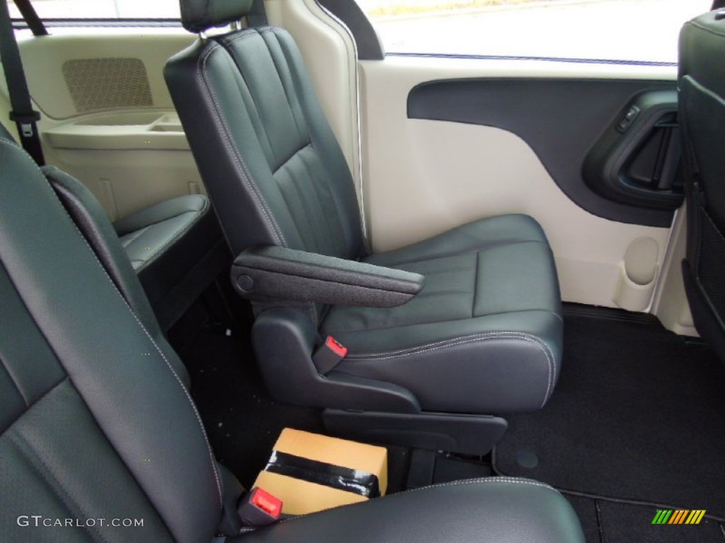 Black/Light Graystone Interior 2013 Chrysler Town & Country Touring Photo #69500866