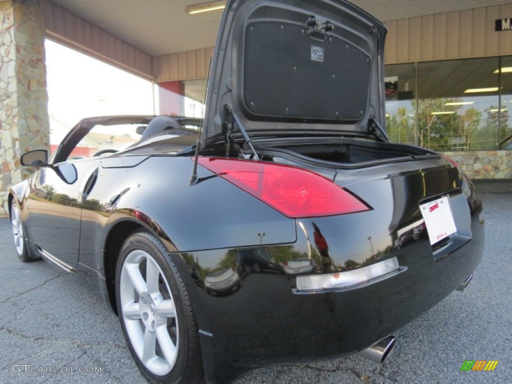 2004 350Z Touring Roadster - Super Black / Charcoal photo #12