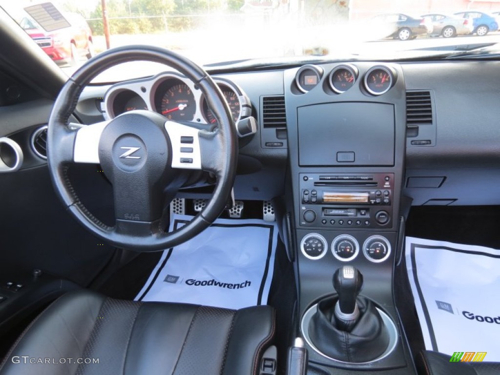 2004 Nissan 350Z Touring Roadster Dashboard Photos