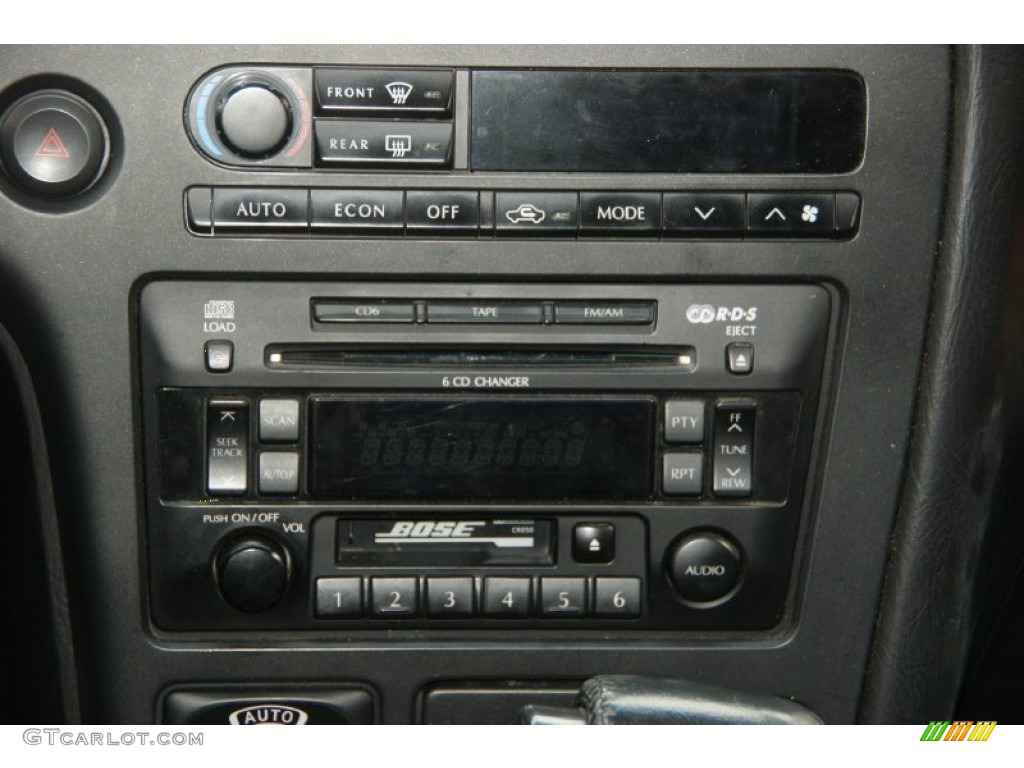 2002 Infiniti QX4 4x4 Audio System Photos