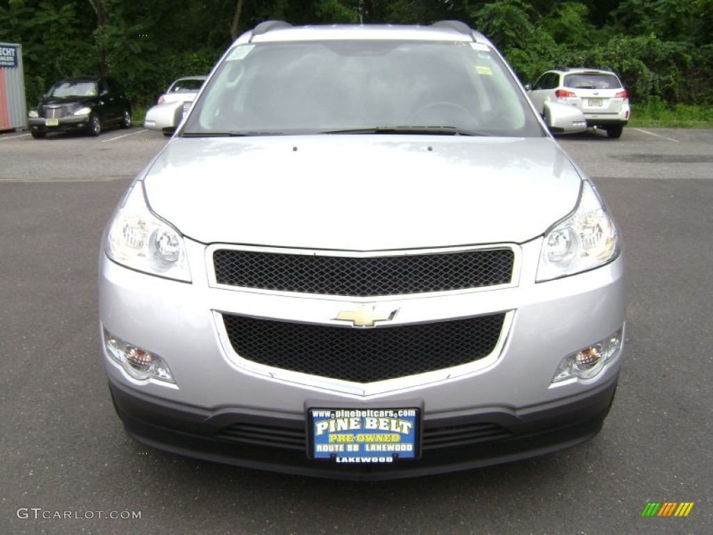 2010 Traverse LT - Silver Ice Metallic / Dark Gray/Light Gray photo #2