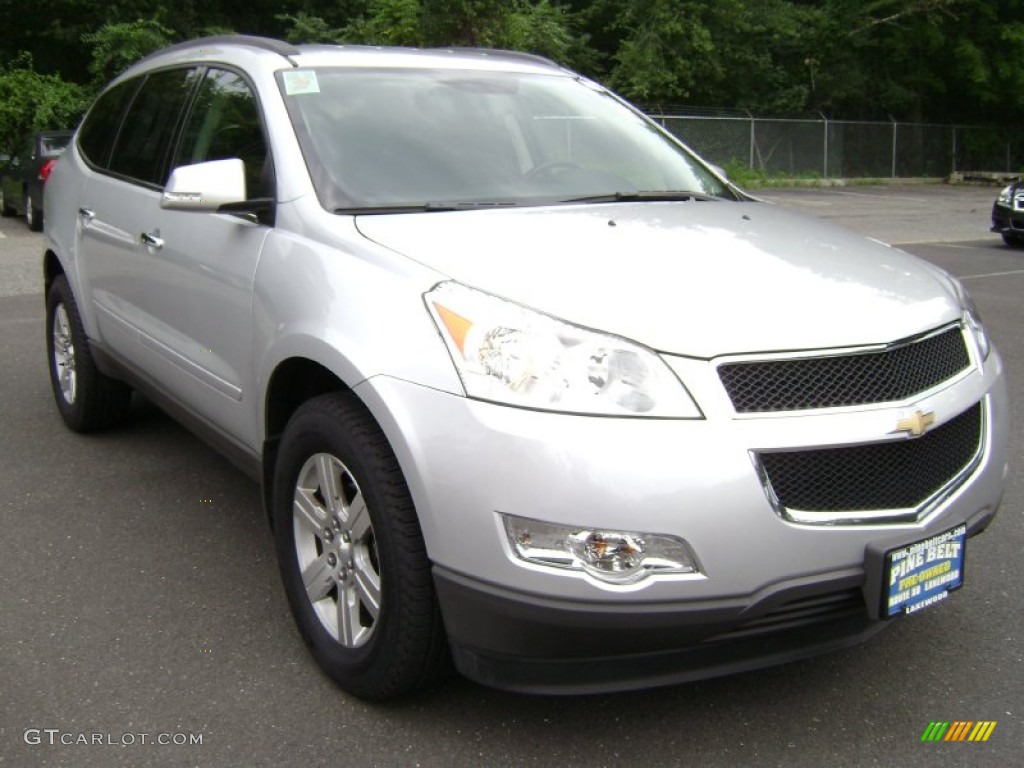 2010 Traverse LT - Silver Ice Metallic / Dark Gray/Light Gray photo #3