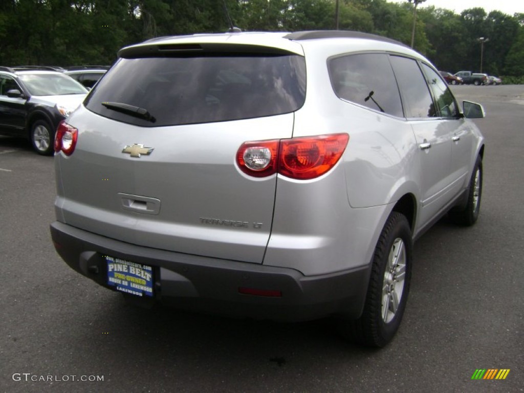 2010 Traverse LT - Silver Ice Metallic / Dark Gray/Light Gray photo #4