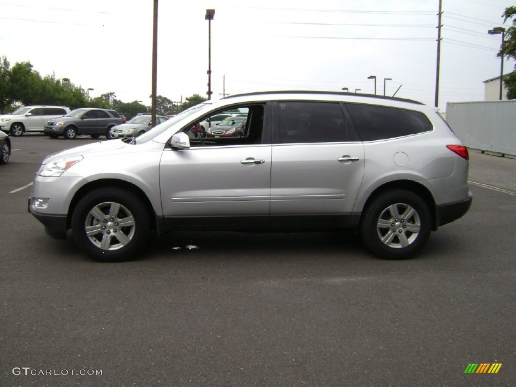 2010 Traverse LT - Silver Ice Metallic / Dark Gray/Light Gray photo #9