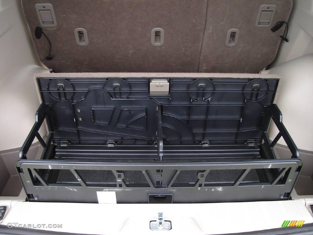 2004 VUE Red Line AWD - Electric Lime / Tan photo #18