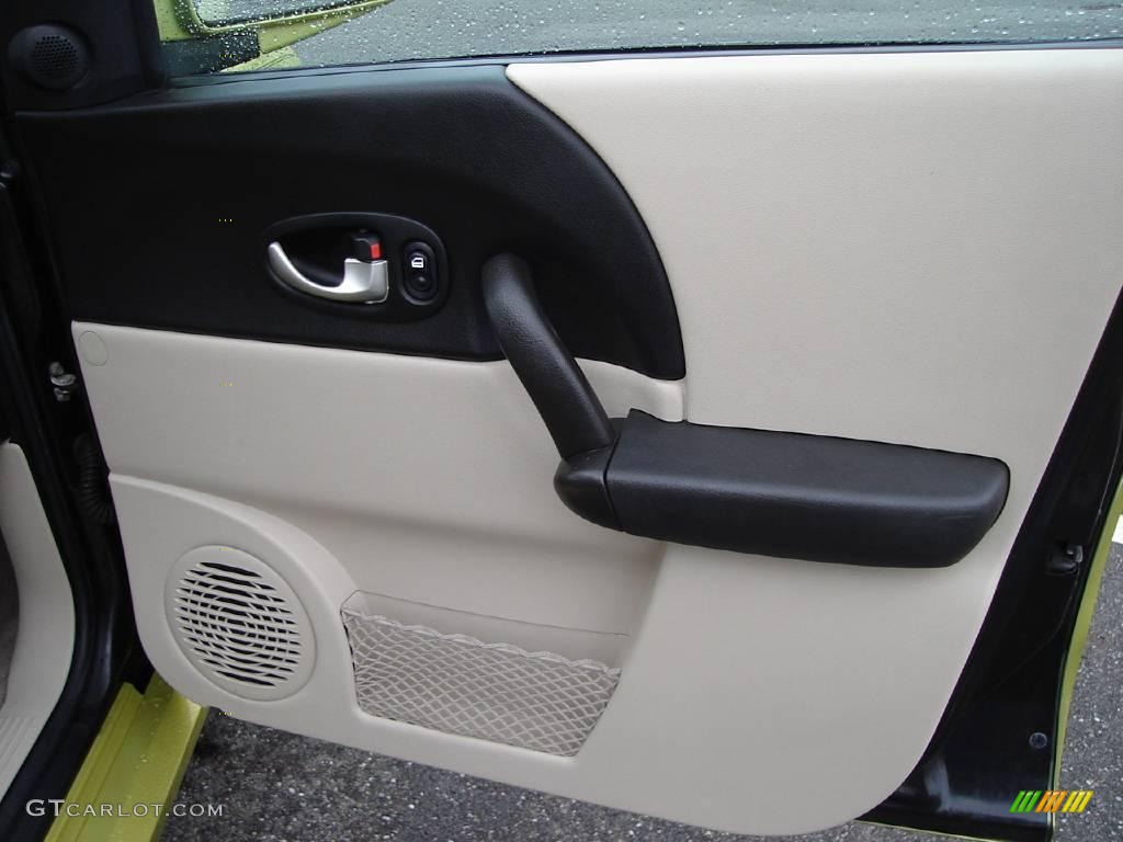 2004 VUE Red Line AWD - Electric Lime / Tan photo #20