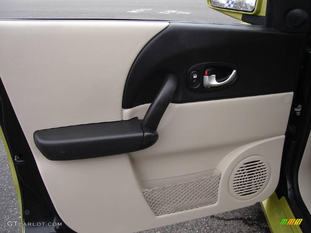 2004 VUE Red Line AWD - Electric Lime / Tan photo #22