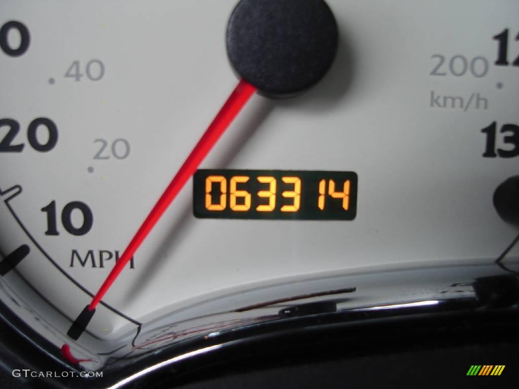 2004 VUE Red Line AWD - Electric Lime / Tan photo #24