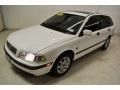 White - V40 1.9T Wagon Photo No. 5
