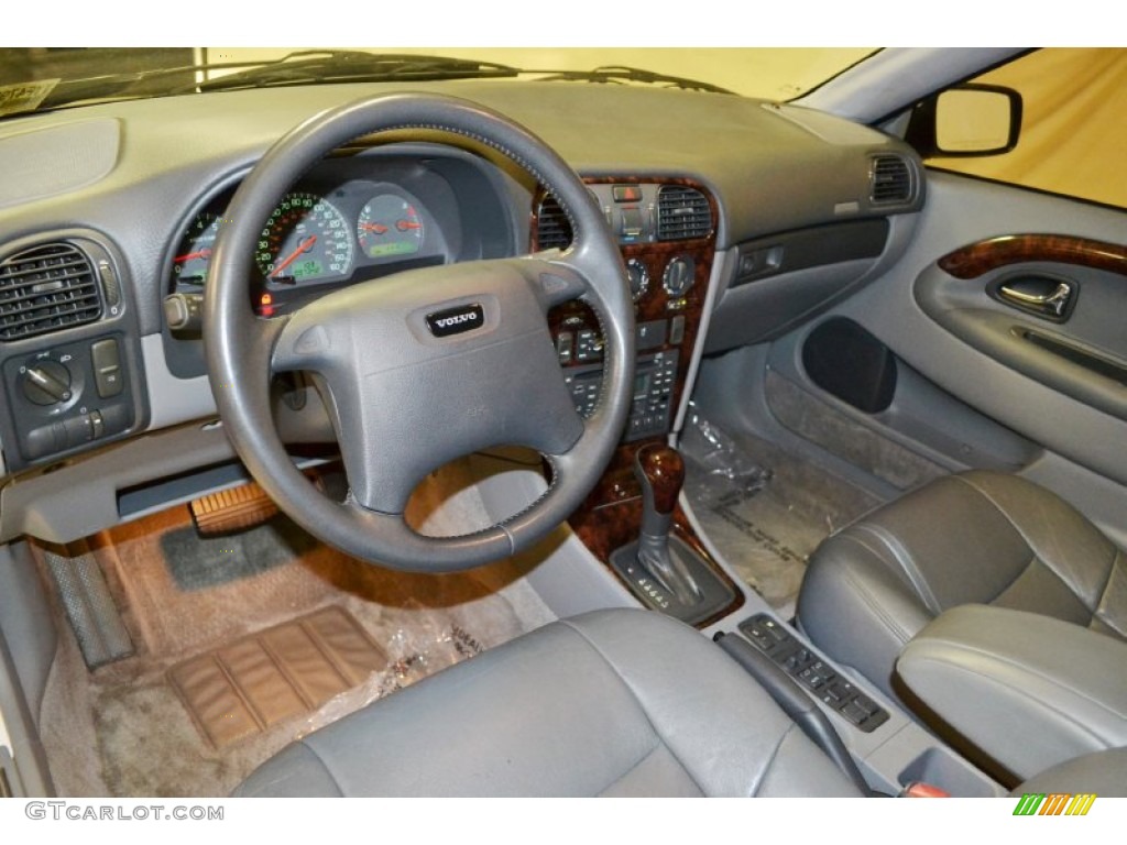 2000 V40 1.9T Wagon - White / Silver Gray photo #9
