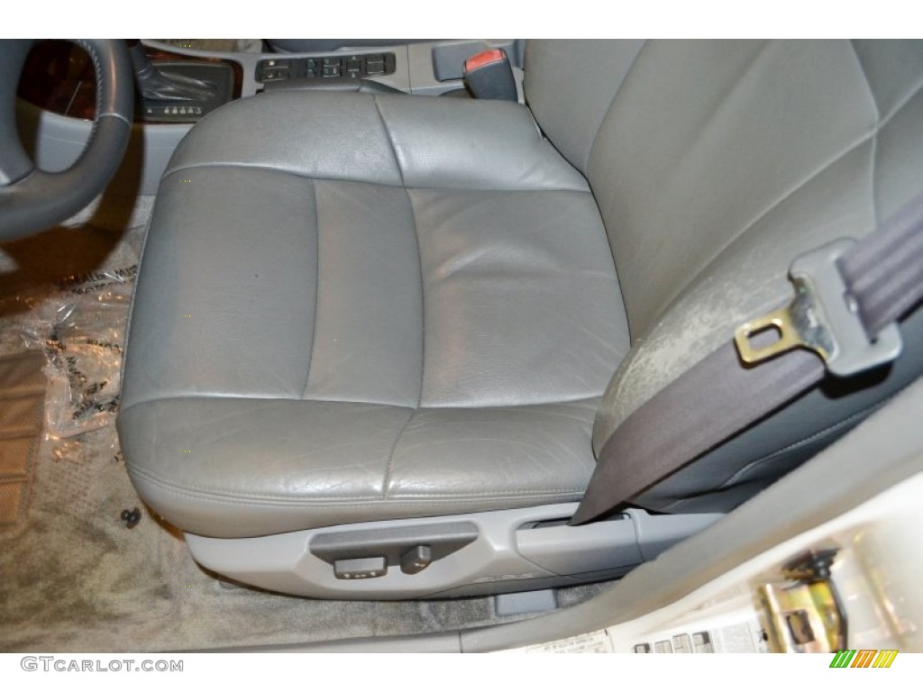 2000 V40 1.9T Wagon - White / Silver Gray photo #12