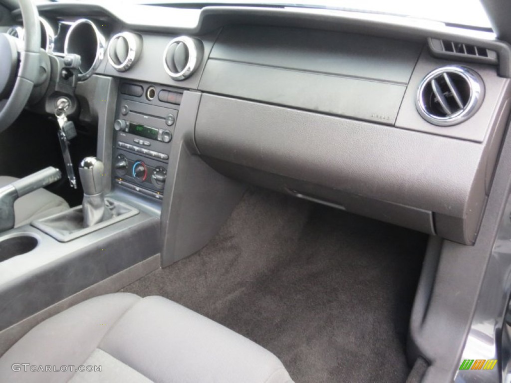 2007 Mustang V6 Deluxe Coupe - Alloy Metallic / Dark Charcoal photo #20